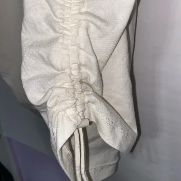 Liz Claiborne Tee with royal blue graphic - Picture 3 of 3